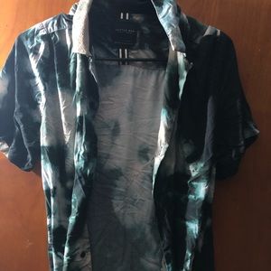 Caucus man mediumbutton down